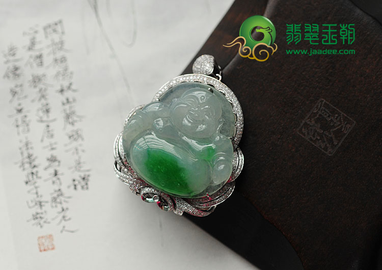 冰种阳绿缅甸翡翠包白金玉佛挂件（真钻）