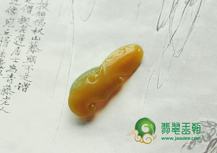 糯冰种黄翡缅甸翡翠锦鲤鱼挂件