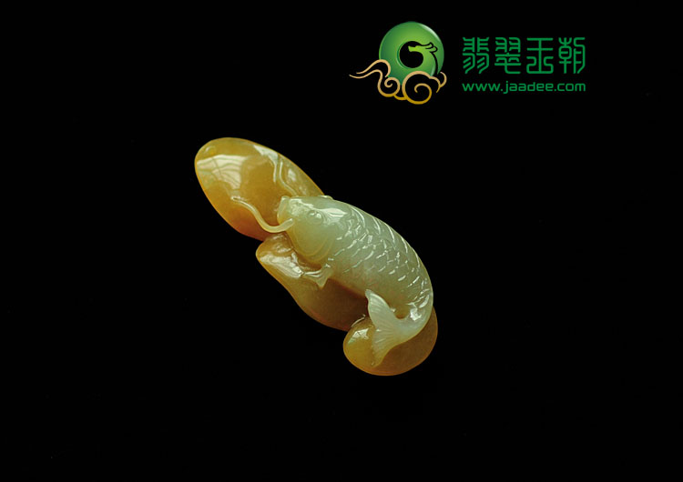 糯冰种黄翡缅甸翡翠锦鲤鱼挂件