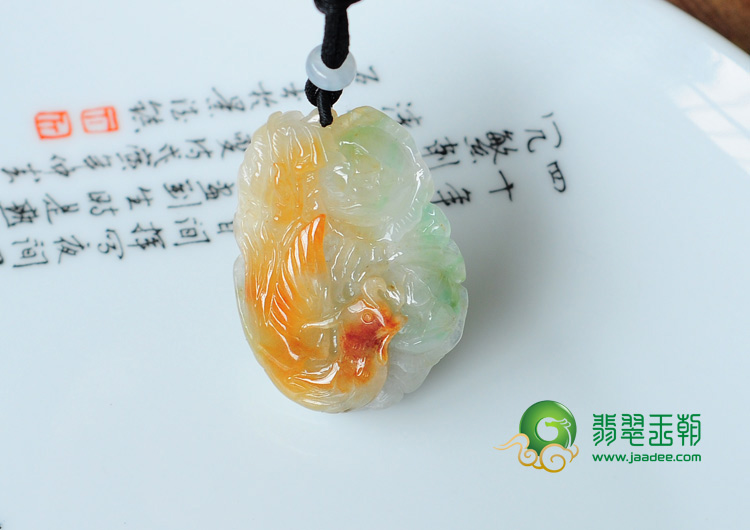 糯冰种三彩缅甸翡翠凤戏牡丹挂件