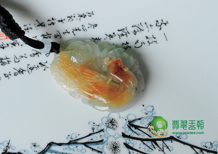 糯冰种三彩缅甸翡翠凤戏牡丹挂件