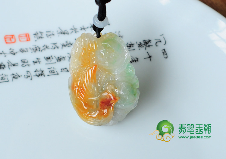 糯冰种三彩缅甸翡翠凤戏牡丹挂件