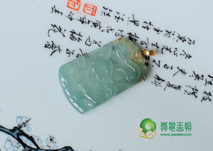 冰玻种晴水缅甸翡翠镶金扣龙牌挂件