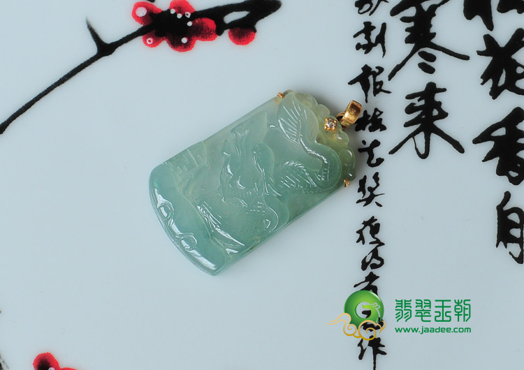 冰玻种晴水缅甸翡翠镶金扣龙牌挂件