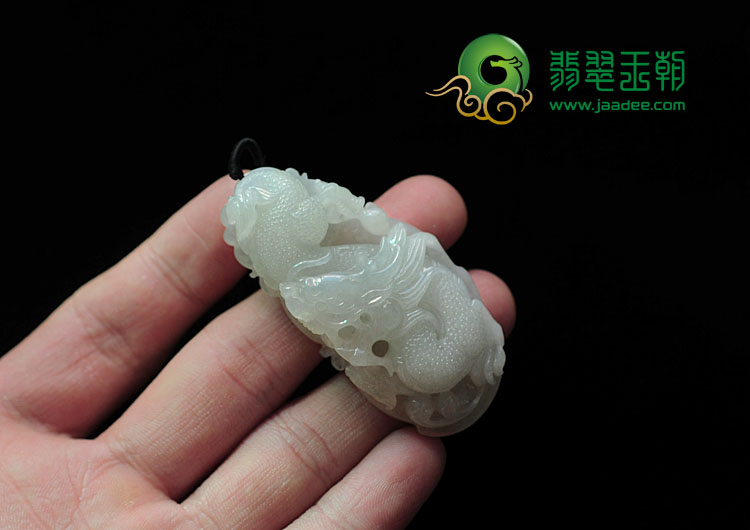 糯冰种缅甸翡翠飞龙挂件