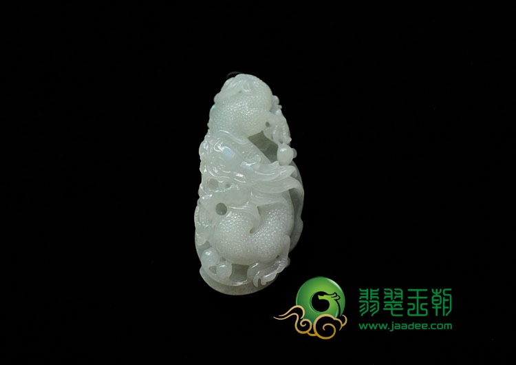 糯冰种缅甸翡翠飞龙挂件
