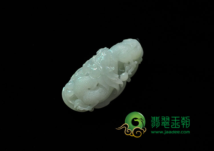糯冰种缅甸翡翠飞龙挂件