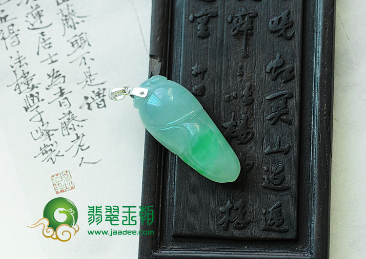 冰种飘翠缅甸翡翠玉米挂件