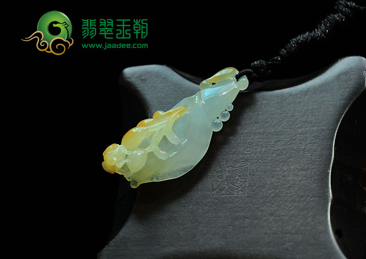 冰种黄翡缅甸翡翠玉兰花挂件