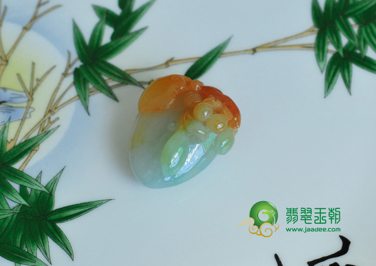 糯冰种三彩缅甸翡翠寿桃挂件
