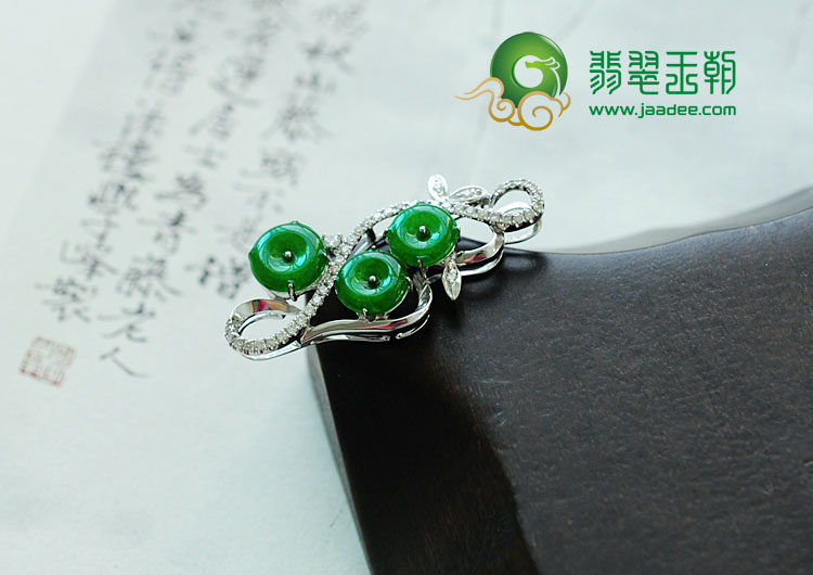 糯冰种阳绿缅甸翡翠包白金平安扣胸坠（真钻）