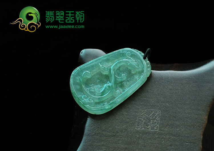 冰种飘花缅甸翡翠龙牌挂件