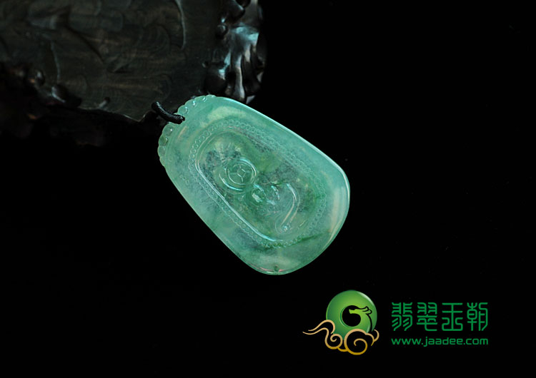 冰种飘花缅甸翡翠龙牌挂件