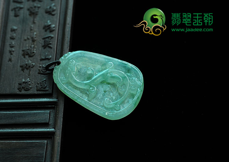 冰种飘花缅甸翡翠龙牌挂件