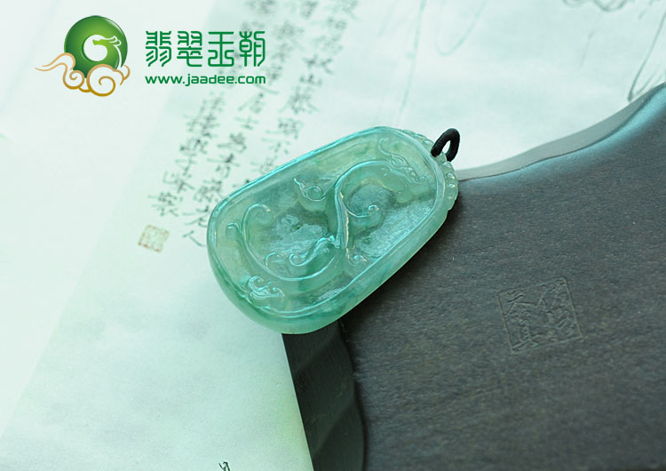 冰种飘花缅甸翡翠龙牌挂件