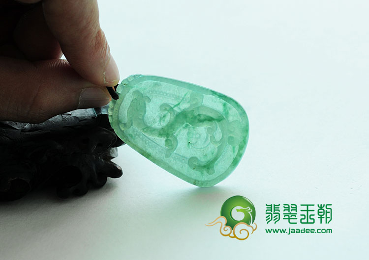 冰种飘花缅甸翡翠龙牌挂件
