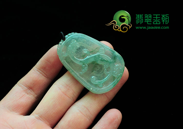 冰种飘花缅甸翡翠龙牌挂件
