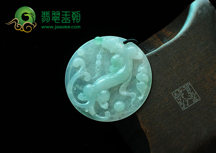 糯冰种飘翠缅甸翡翠龙牌挂件