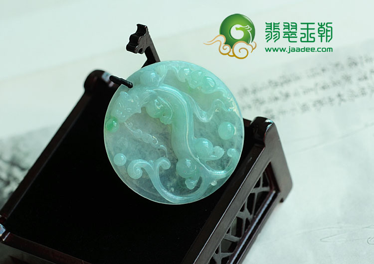 糯冰种飘翠缅甸翡翠龙牌挂件