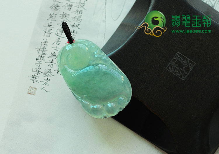 冰种绿晴水缅甸翡翠财源滚滚挂件