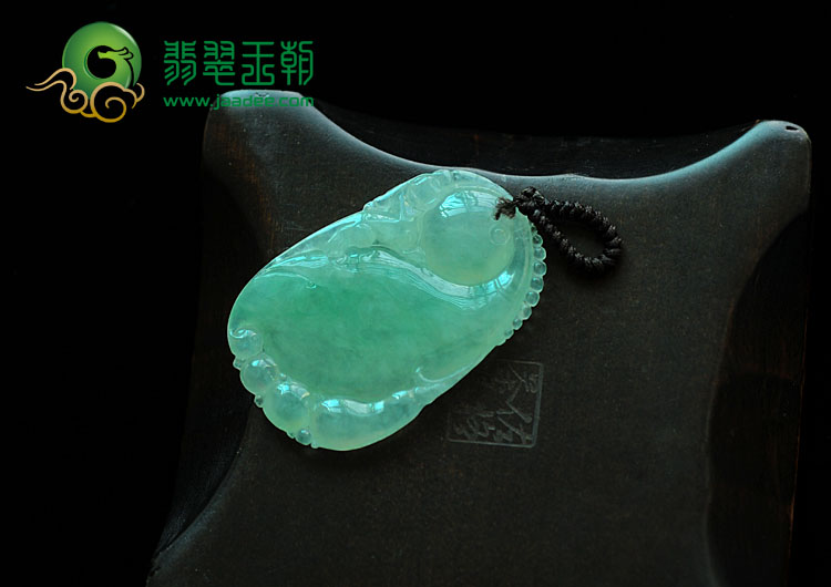 冰种绿晴水缅甸翡翠知足常乐挂件