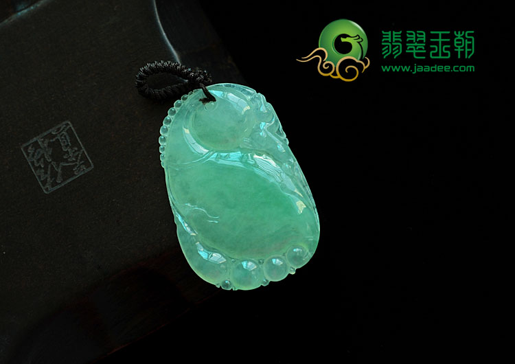 冰种绿晴水缅甸翡翠知足常乐挂件