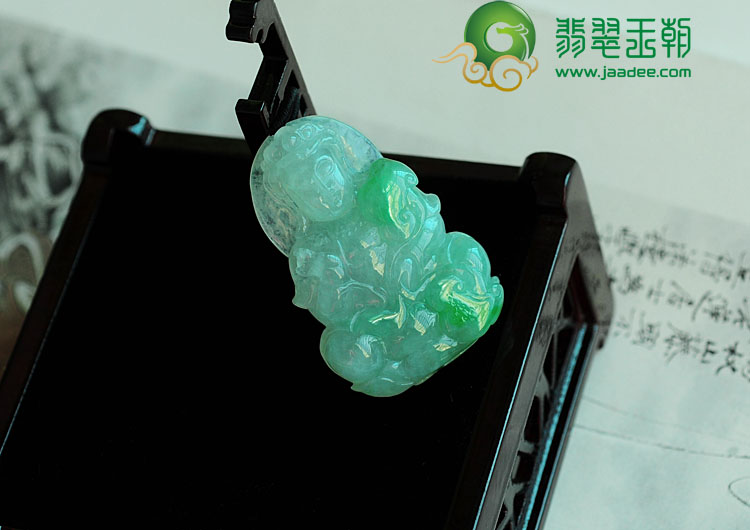 冰种阳绿缅甸翡翠观音挂件