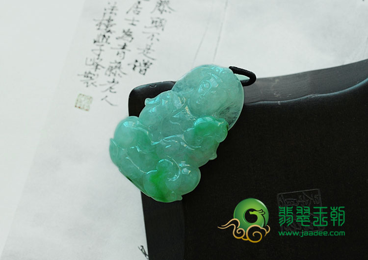 冰种阳绿缅甸翡翠观音挂件