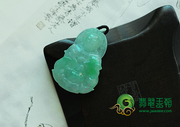 冰种翠绿缅甸翡翠观音挂件
