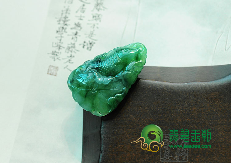冰种油青缅甸翡翠年年有余挂件