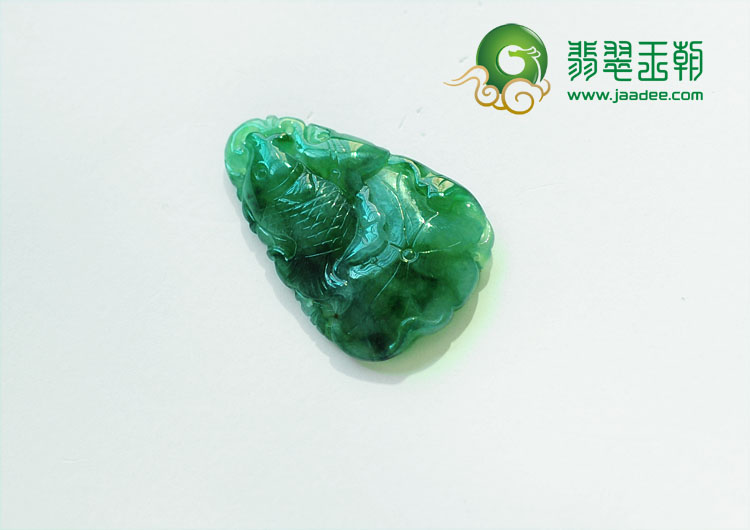 冰种油青缅甸翡翠年年有余挂件