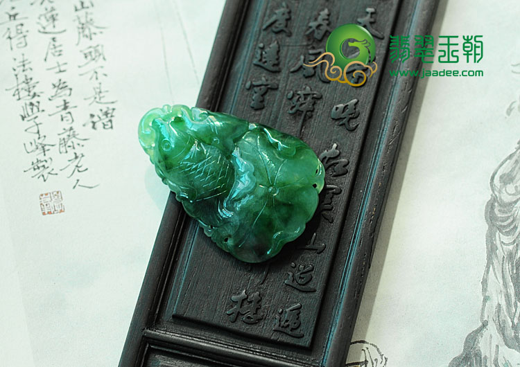冰种油青缅甸翡翠年年有余挂件