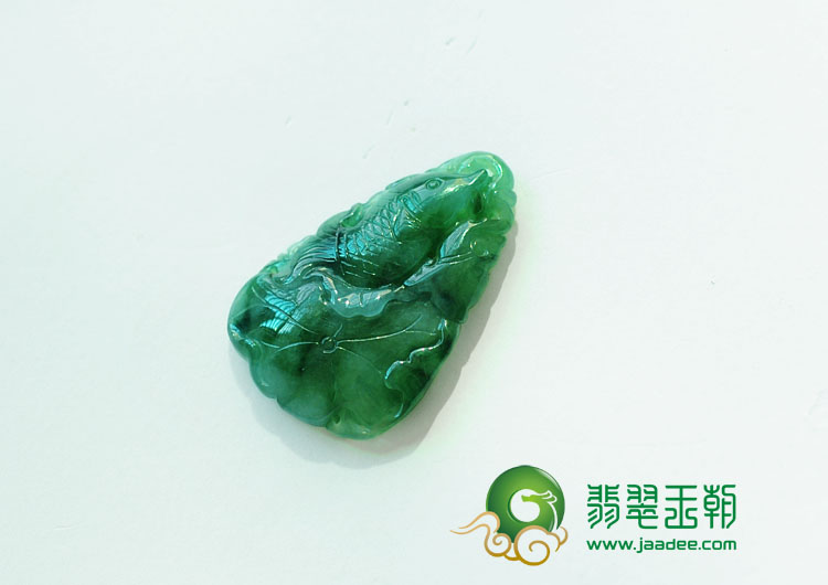 冰种油青缅甸翡翠年年有余挂件