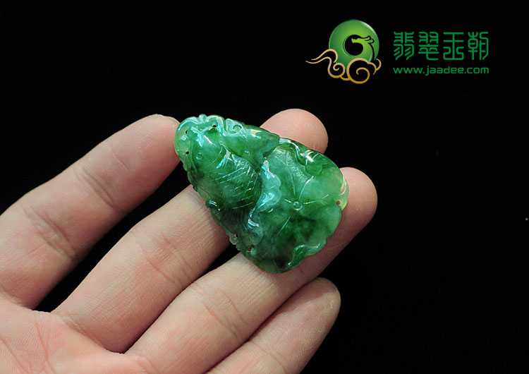 冰种油青缅甸翡翠年年有余挂件