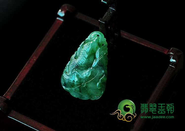 冰种油青缅甸翡翠年年有余挂件