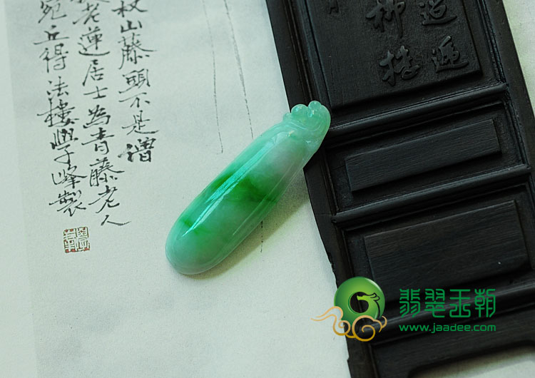 糯冰种阳绿缅甸翡翠长寿瓜挂件