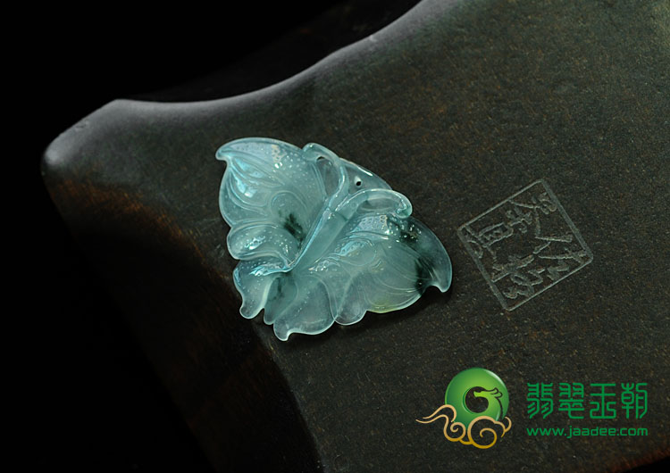 冰种飘花缅甸翡翠蝴蝶挂件