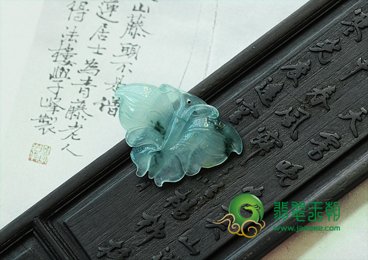 冰种飘花缅甸翡翠蝴蝶挂件