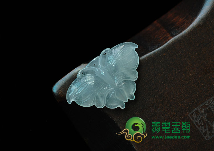 冰种略飘花缅甸翡翠蝴蝶挂件