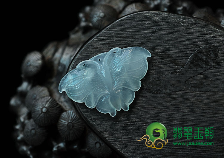 冰种略飘花缅甸翡翠蝴蝶挂件