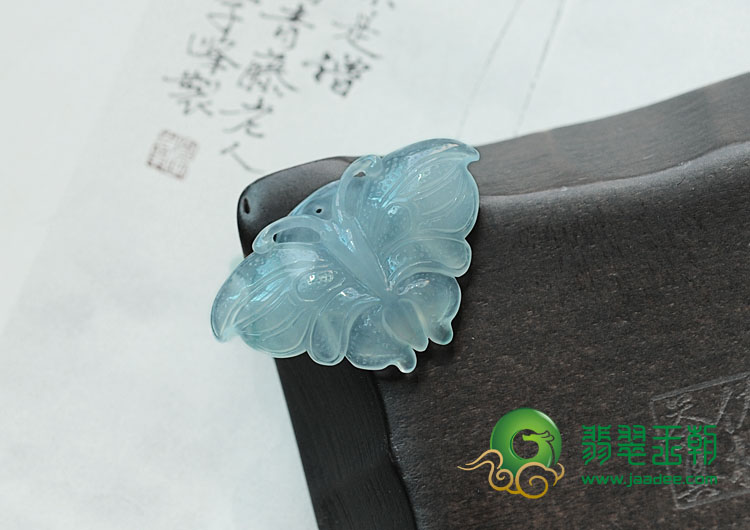 冰种略飘花缅甸翡翠蝴蝶挂件