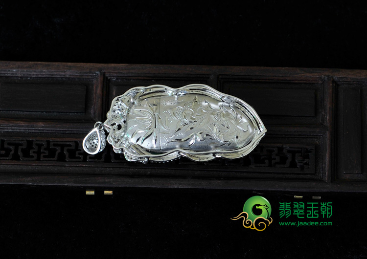 糯冰种正阳绿满绿缅甸翡翠镶白金金枝玉叶挂件