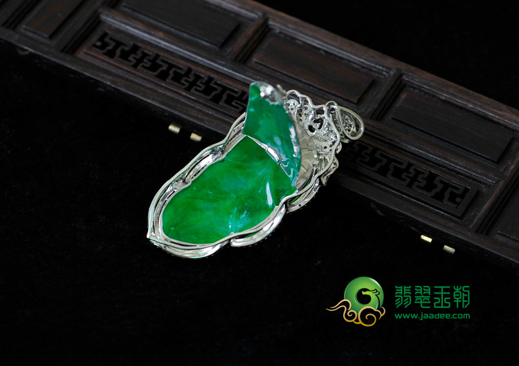 糯冰种正阳绿满绿缅甸翡翠镶白金金枝玉叶挂件