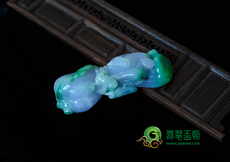 糯冰种春带彩缅甸翡翠连年进财挂件