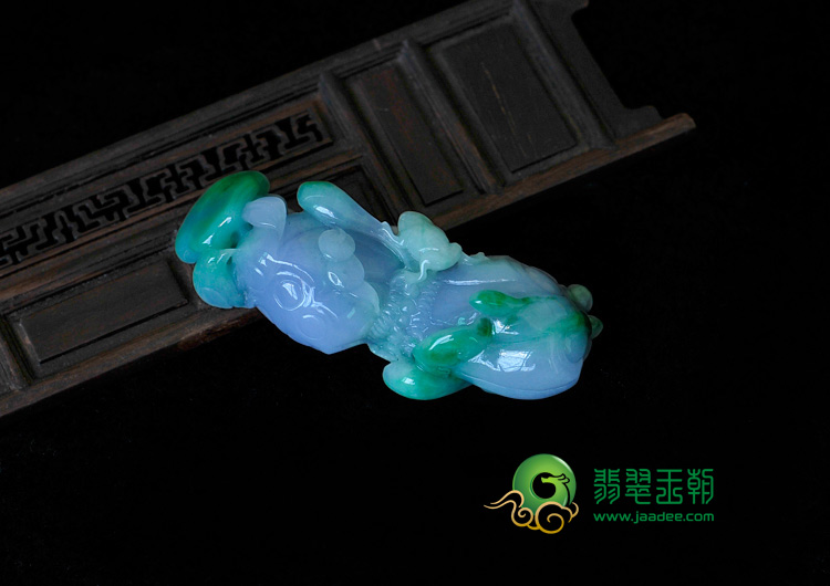 糯冰种春带彩缅甸翡翠连年进财挂件