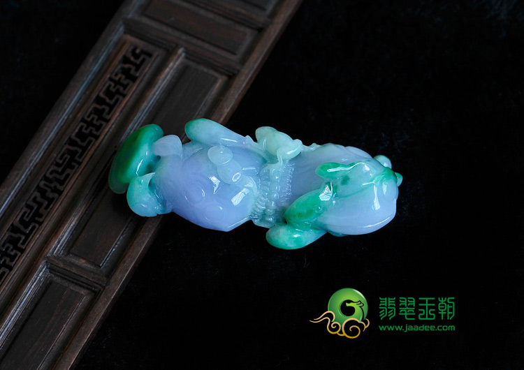 糯冰种春带彩缅甸翡翠连年进财挂件