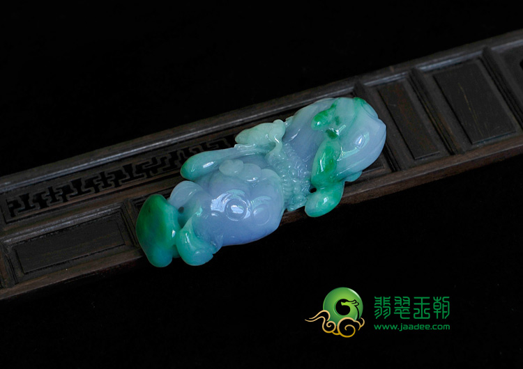 糯冰种春带彩缅甸翡翠连年进财挂件