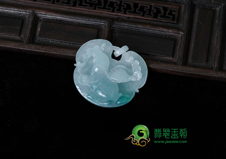 冰种蓝晴水缅甸翡翠玉兔挂件