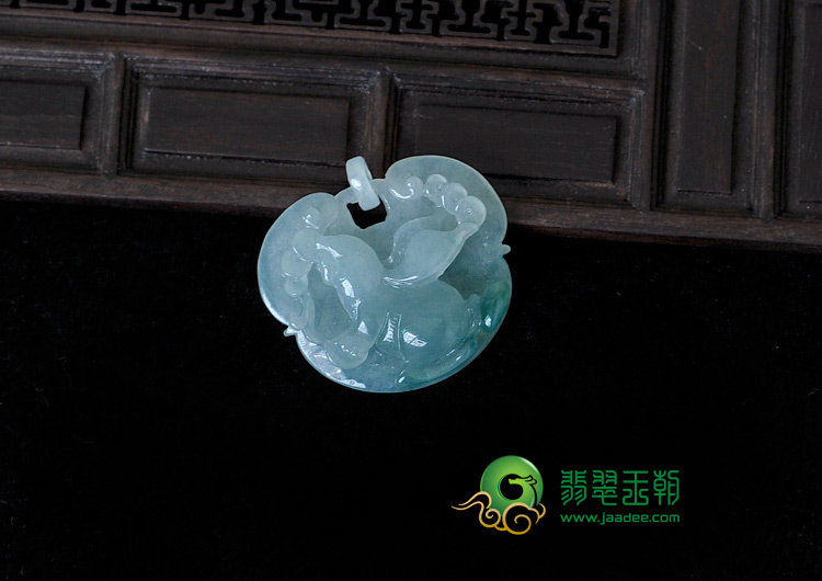 冰种蓝晴水缅甸翡翠玉兔挂件