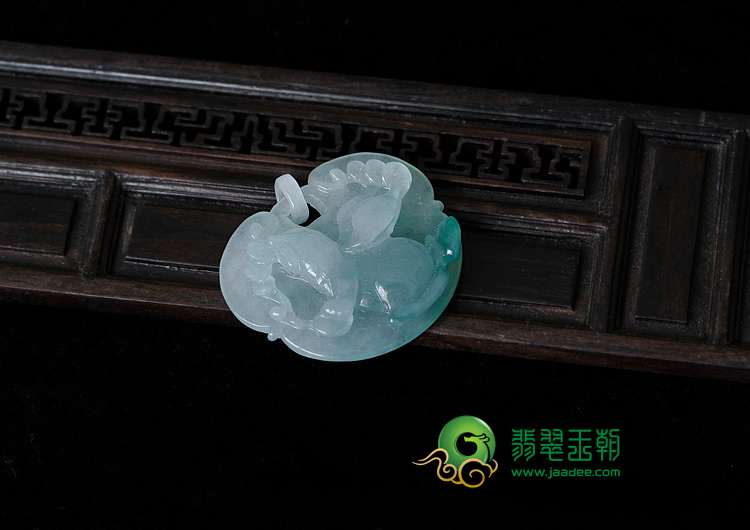 冰种蓝晴水缅甸翡翠玉兔挂件